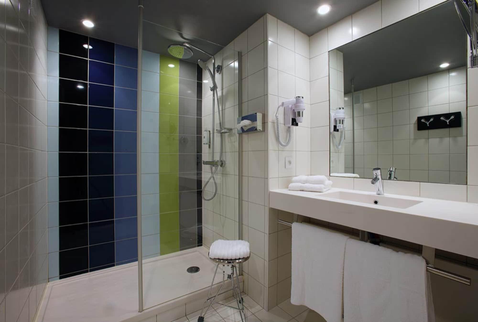 Hotel Le Cinq Hyper - Centre Chambery Ruang foto