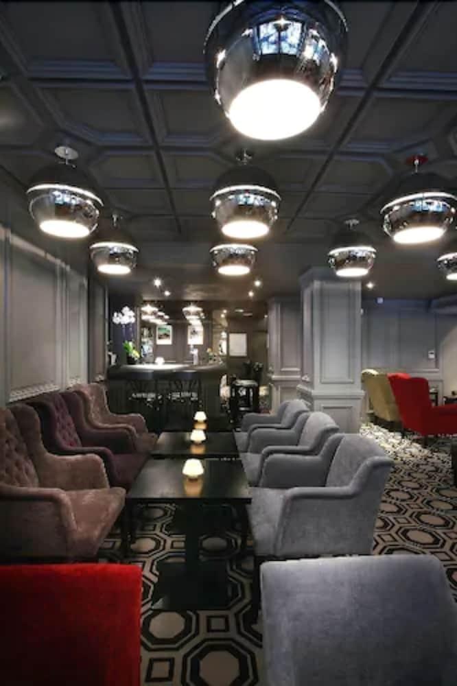 Hotel Le Cinq Hyper - Centre Chambery Bagian luar foto