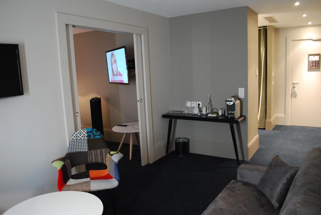 Hotel Le Cinq Hyper - Centre Chambery Ruang foto